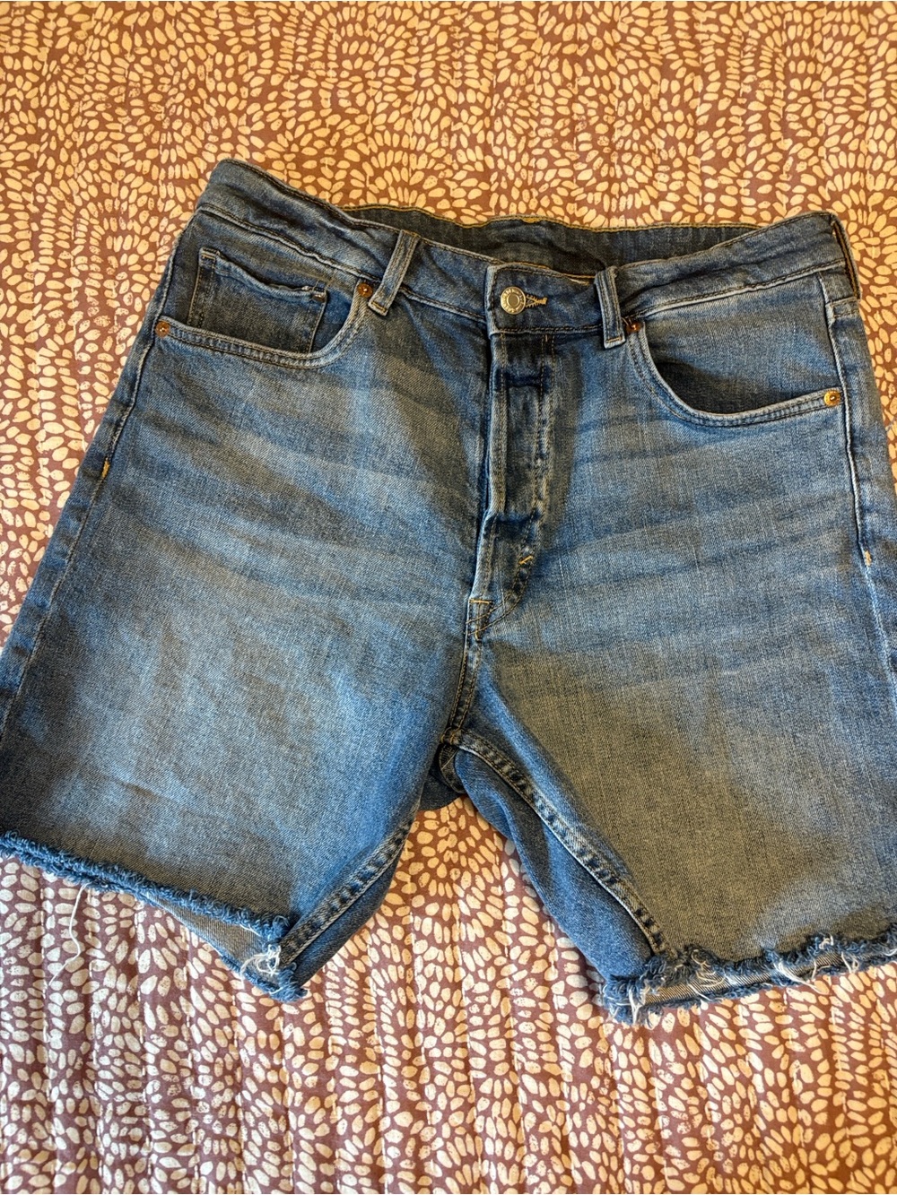 Button fly cut off shorts Bermuda length by H&M